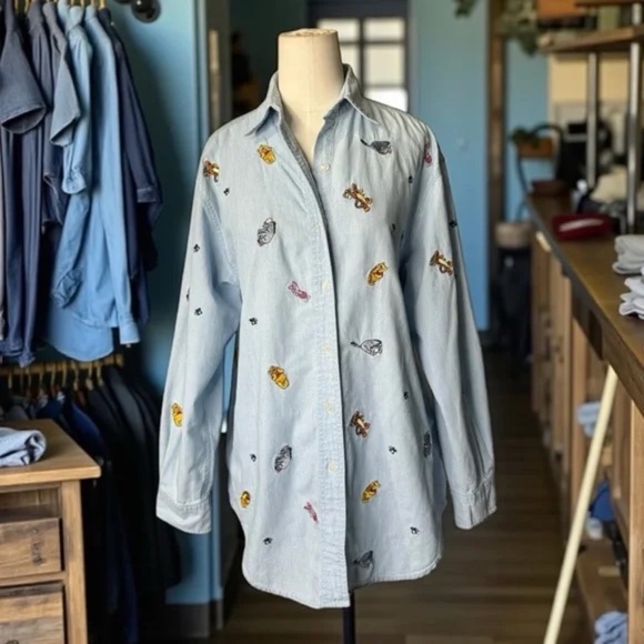 Disney Store Vintage Light Wash Button Up Shirt Embroidered Winnie the pooh - Picture 1 of 6